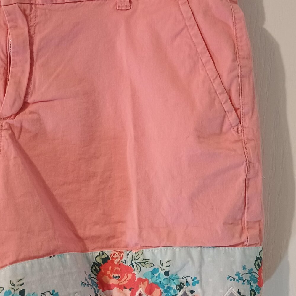 Calvin Klein Jeans/Chino Shorts/Womens/18W/Coral/Floral Scalloped - Picture 7 of 8
